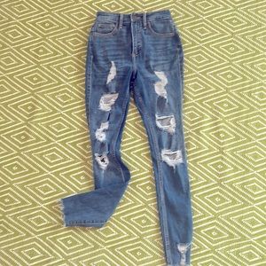 New jeans, never worn. Size 23/28